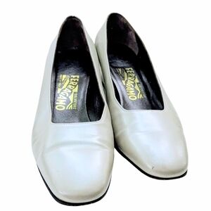 SALVATORE FARRAGAMO Womens Pumps Pearl-White Lillaz Vara Metallic Heeled Shoe 8B